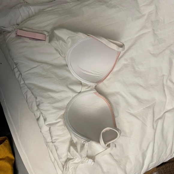 Victoria’s Secret Bra - Picture 3 of 4